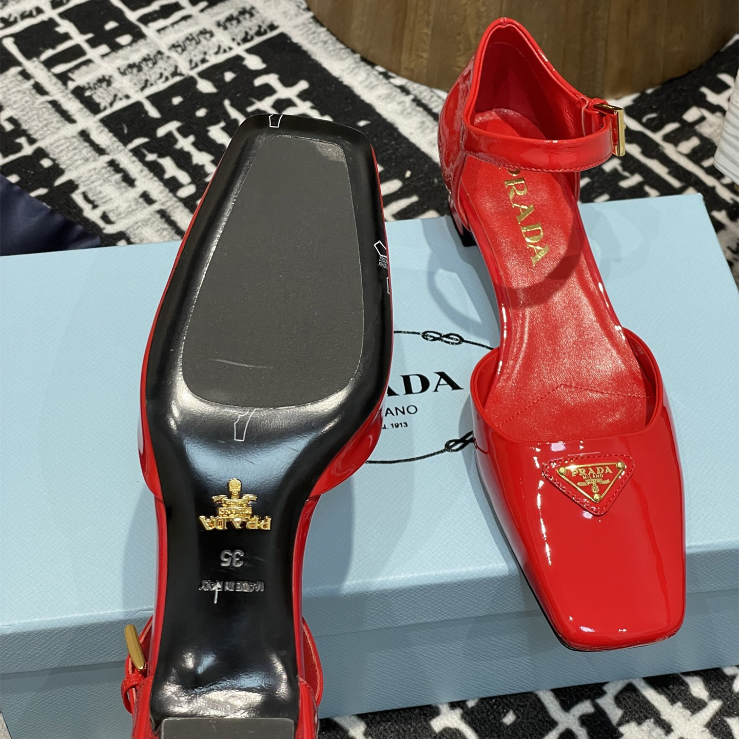 高仿Prada*1l325N方頭粗跟涼鞋3.5CM紅色免檢版