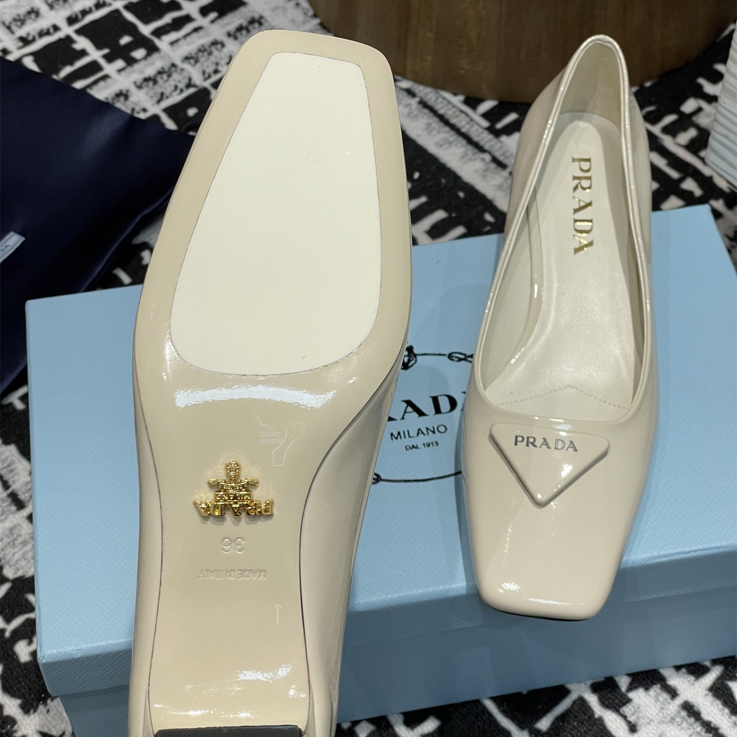 高仿Prada*1l628B方頭粗跟單鞋3.5CM白色免檢版