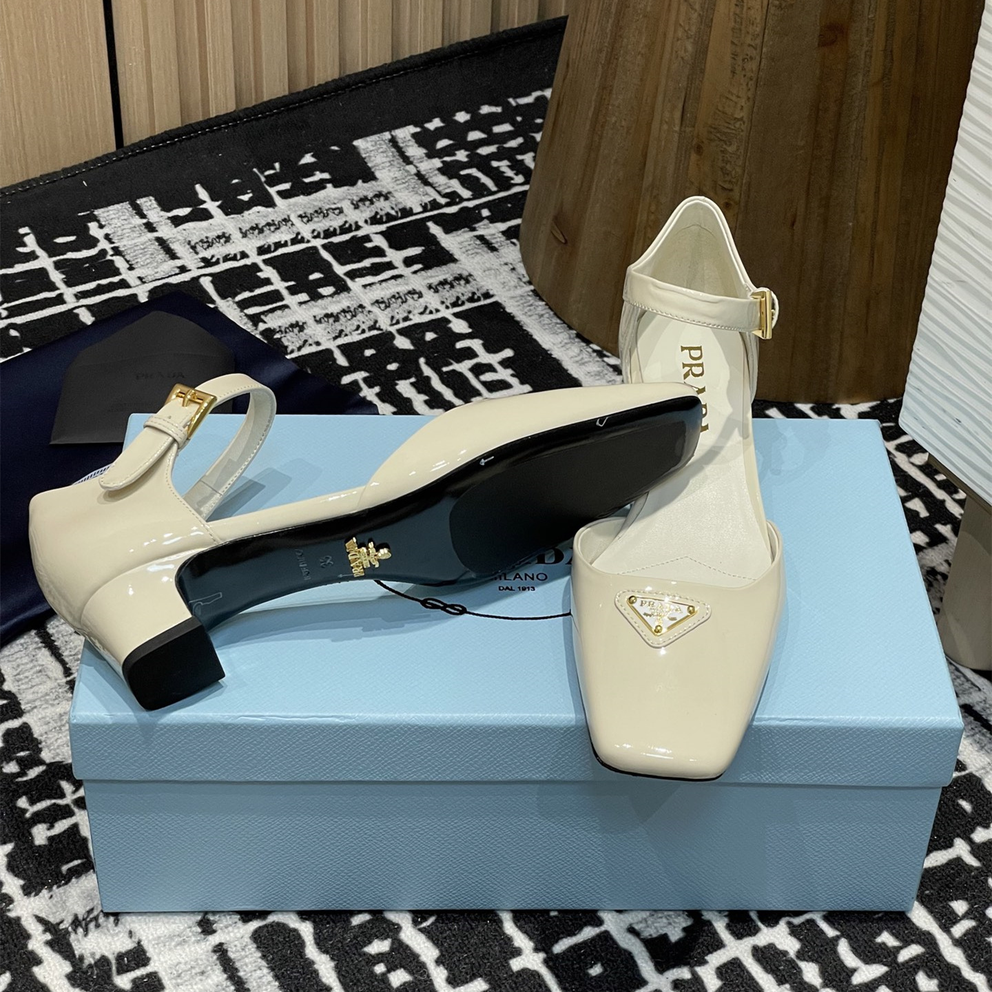 高仿Prada*1l325M方頭粗跟涼鞋3.5CM白色免檢版