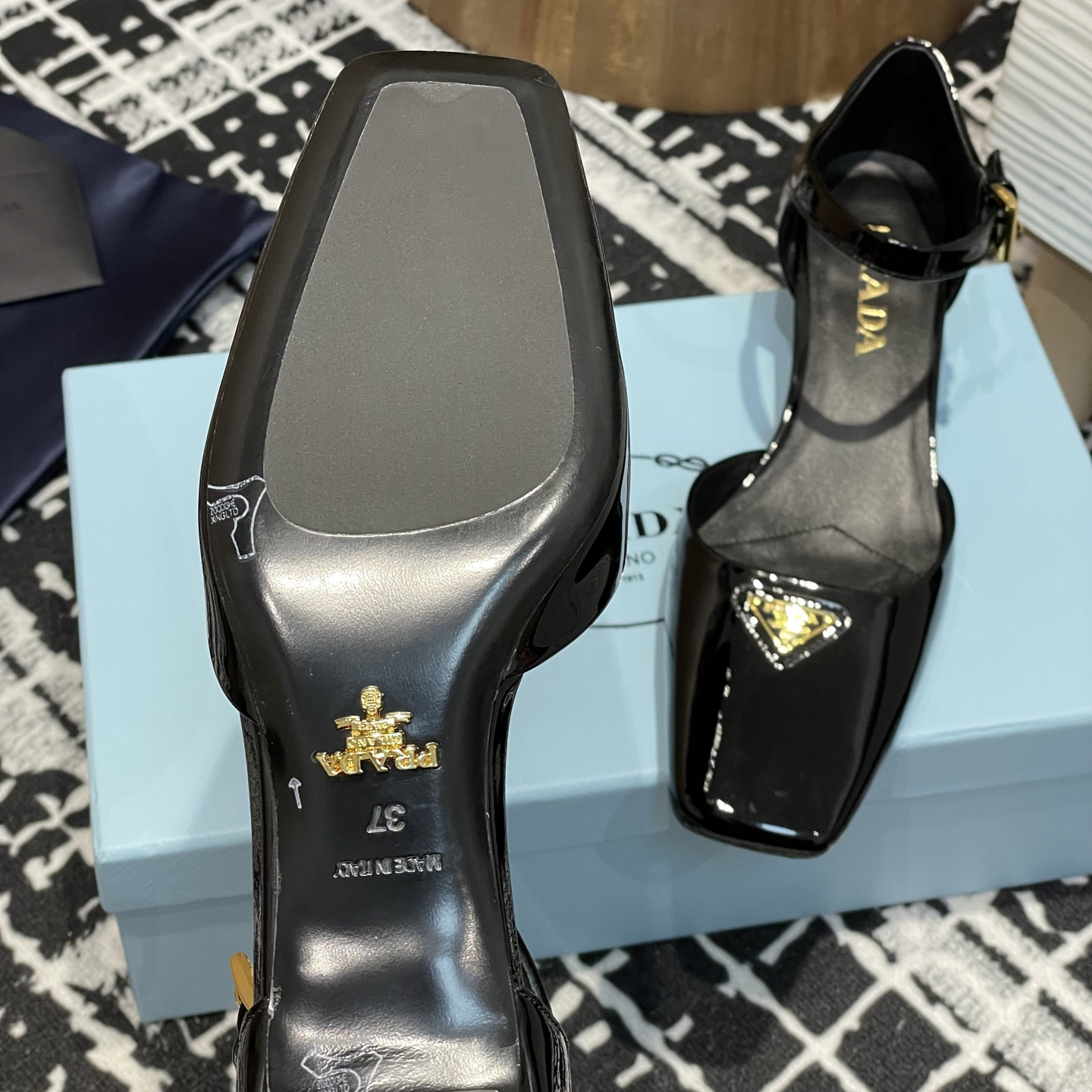 高仿Prada*1l601N方頭粗跟涼鞋3.5CM黑色免檢版