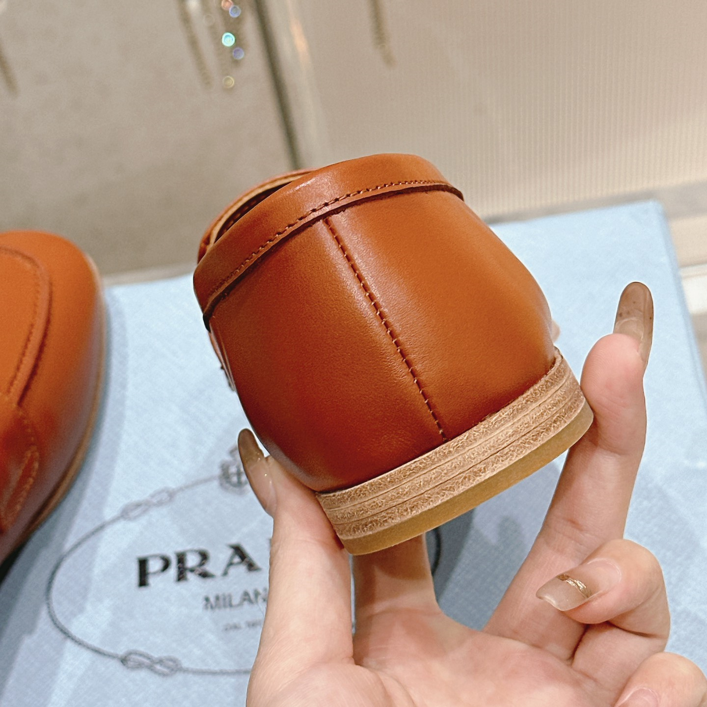 高仿Prada*1D468N薄款女士商務鞋小牛皮棕色免檢版
