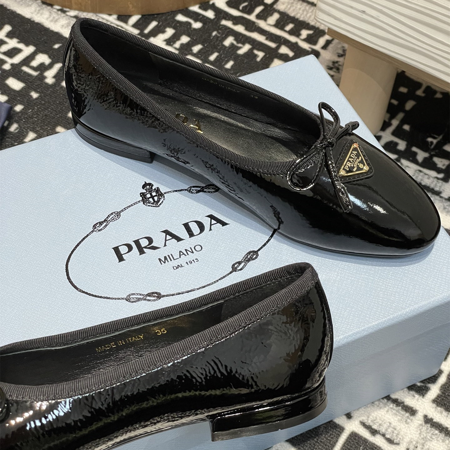 高仿Prada*Patent系列1F798M蝴蝶結圓頭單鞋漆皮黑色免檢版