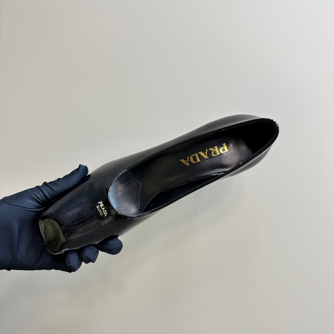 高仿Prada*1I837N方頭粗跟高踭鞋8.5CM漆皮黑色免檢版