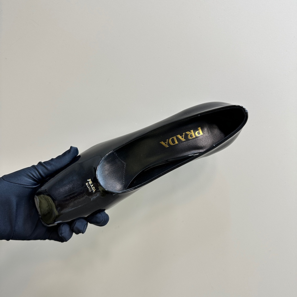 高仿Prada*1I837N方頭粗跟高踭鞋8.5CM漆皮黑色免檢版