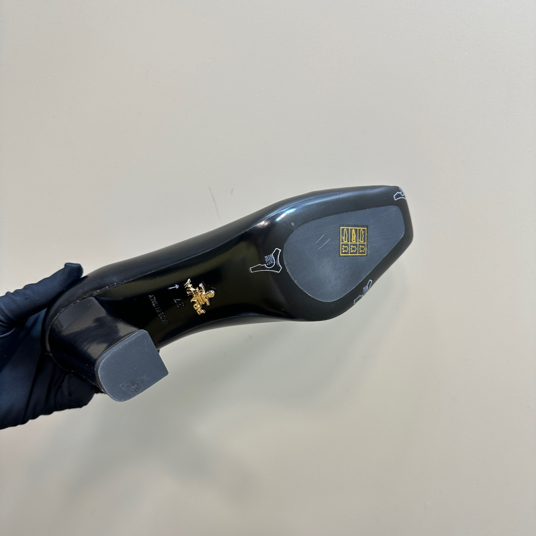 高仿Prada*1I837A方頭粗跟高踭鞋8.5CM小牛皮黑色免檢版
