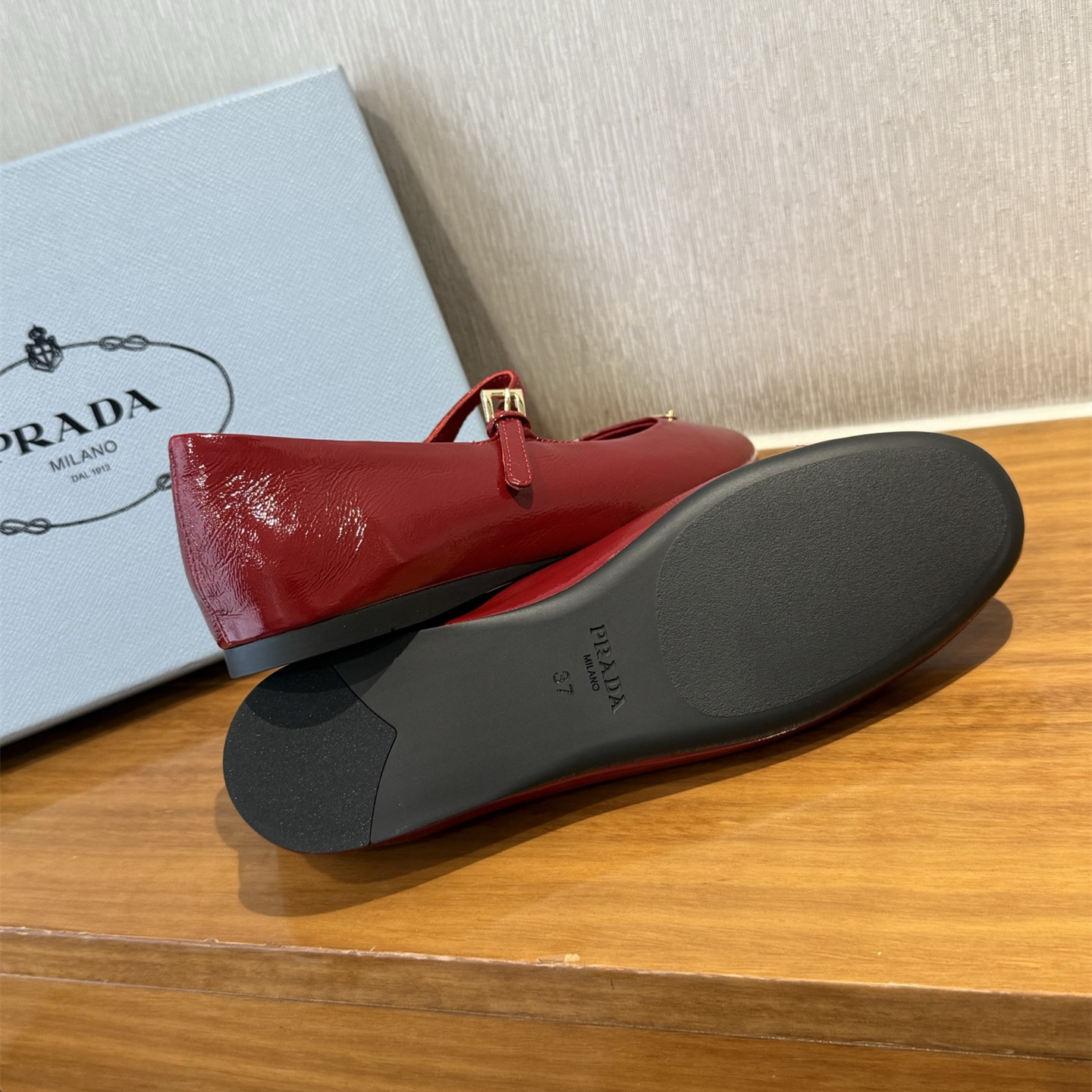 高仿Prada*NewArrival系列1F793A平底瑪麗珍鞋漆皮紅色免檢版