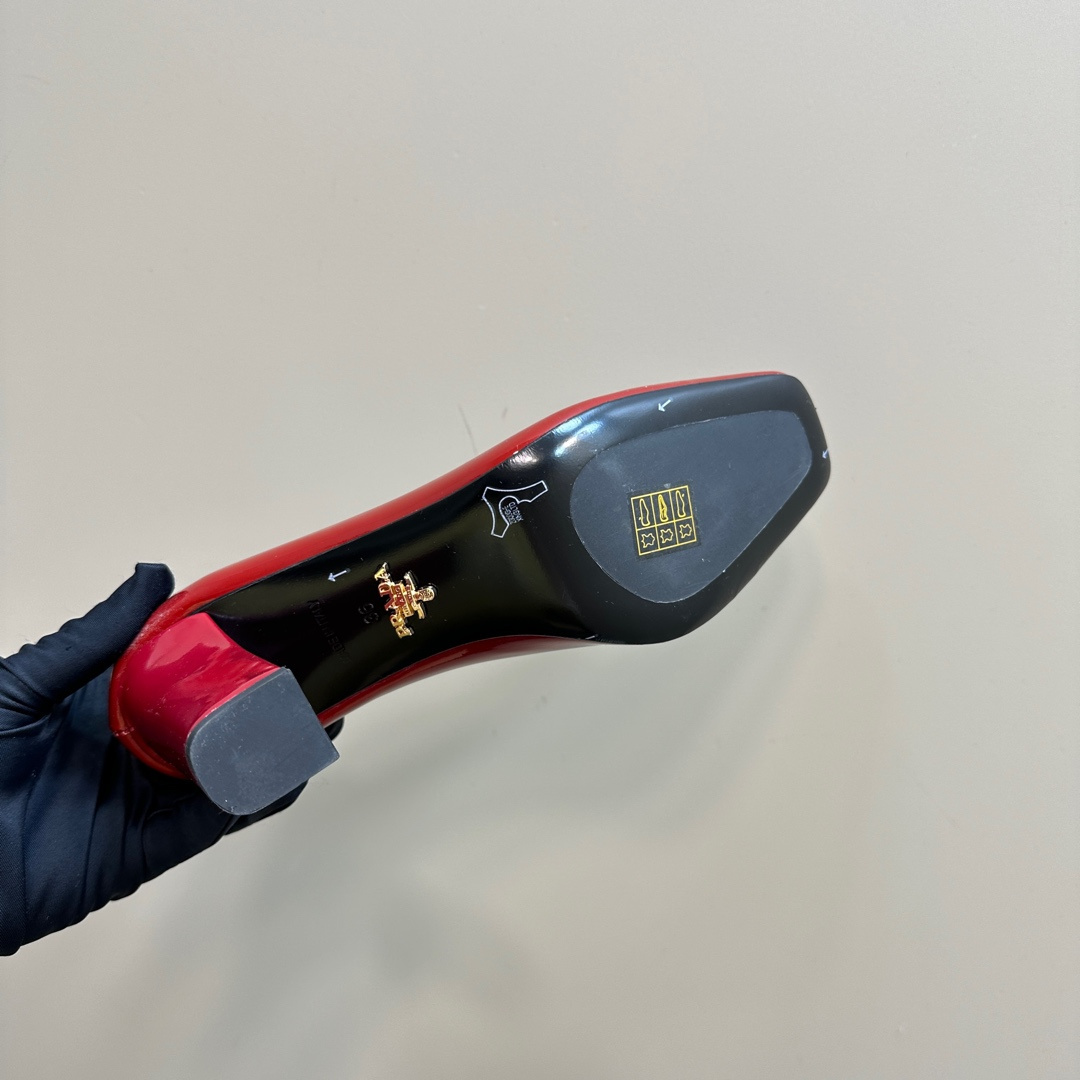 高仿Prada*1I837B方頭粗跟高踭鞋8.5CM漆皮紅色免檢版