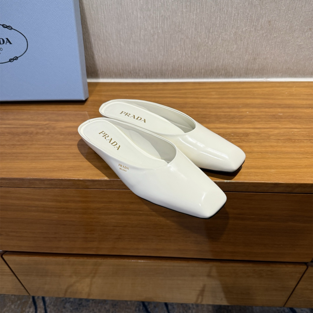 高仿Prada*1S825M方頭皮質休閒拖鞋白色免檢版