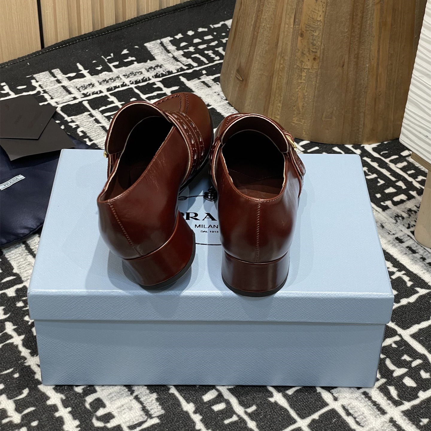 高仿Prada*1D831B方頭套腳樂福鞋3.5CM小牛皮棕色免檢版