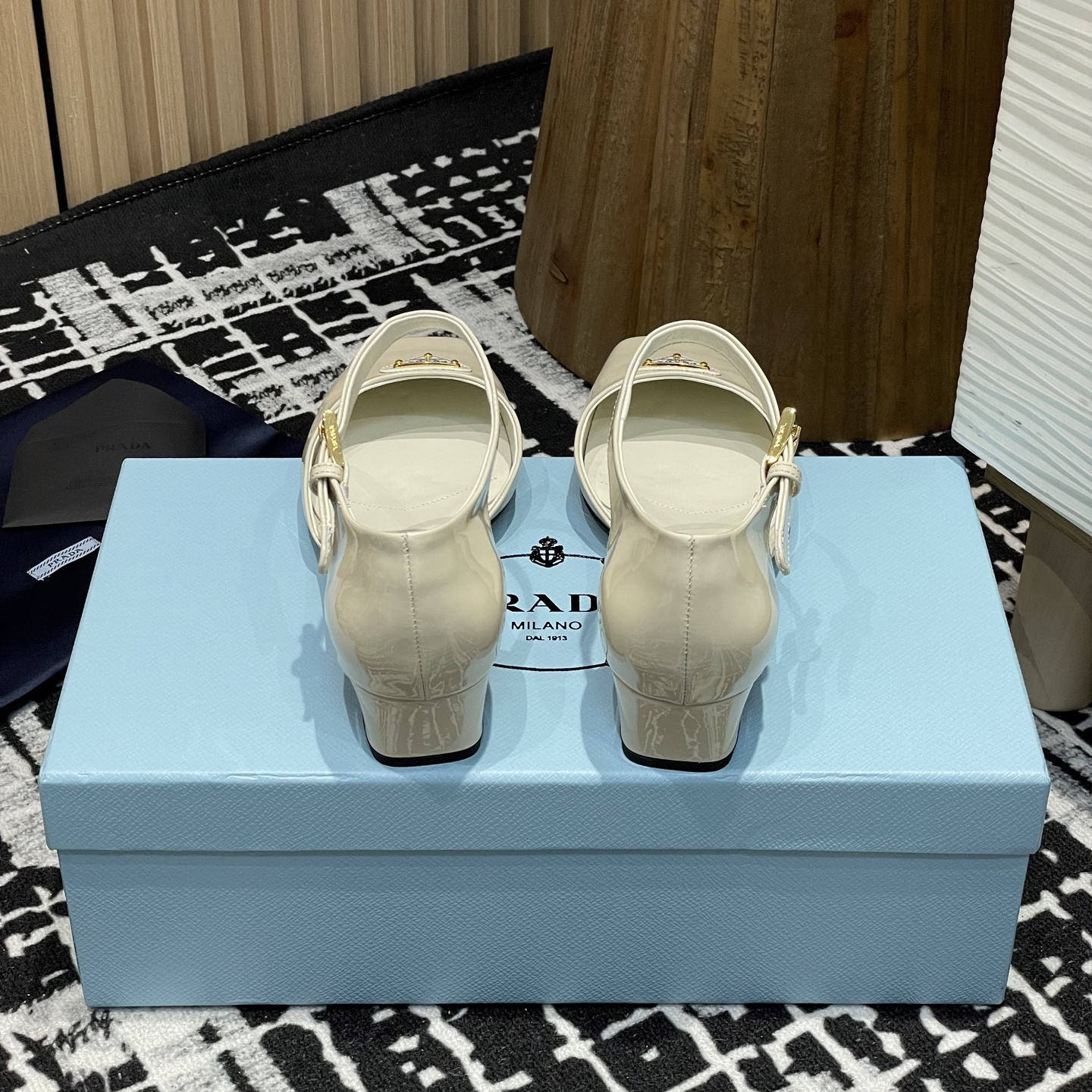 高仿Prada*1l325M方頭粗跟涼鞋3.5CM白色免檢版