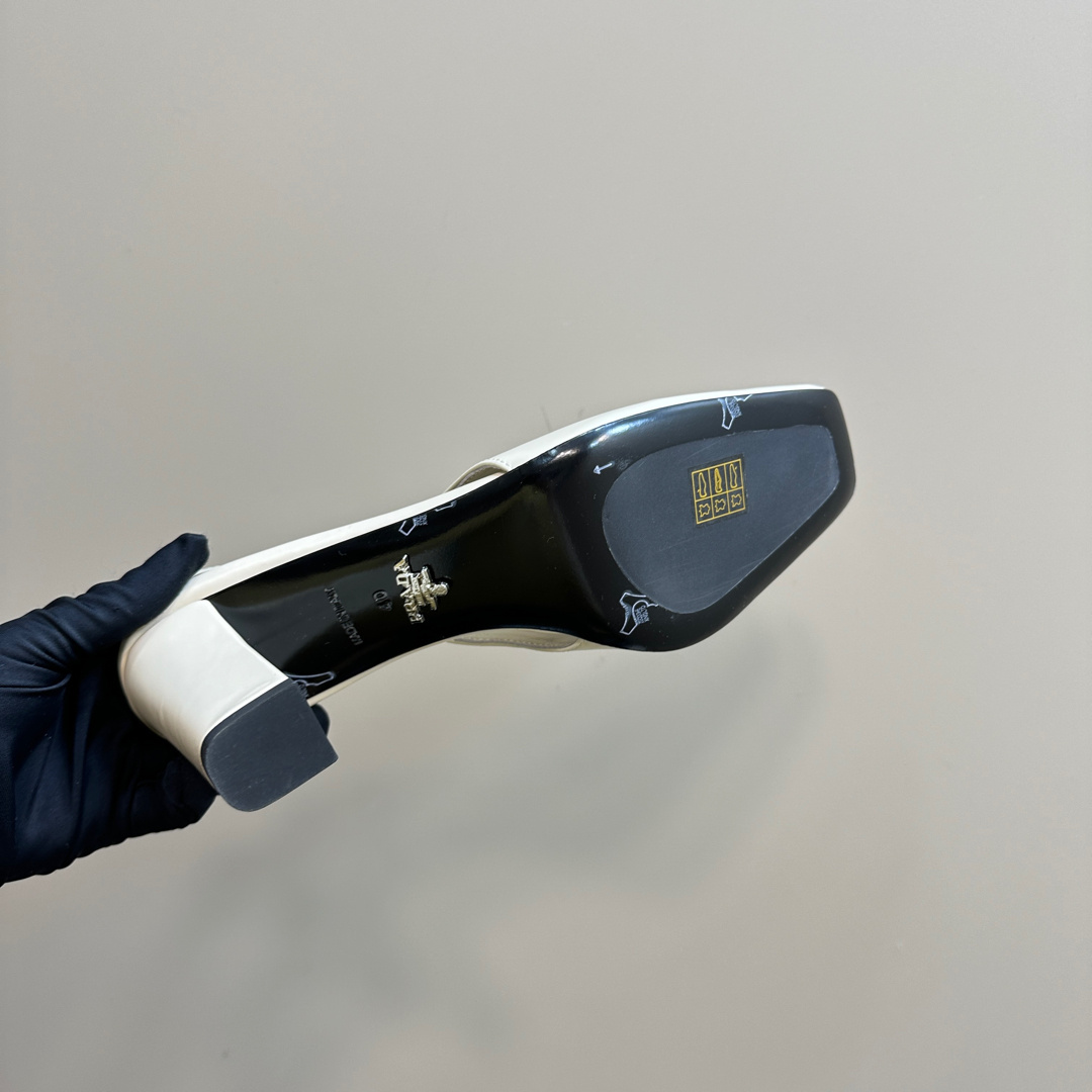 高仿Prada*1I838B方頭粗踭露跟鞋8.5CM漆皮白色免檢版
