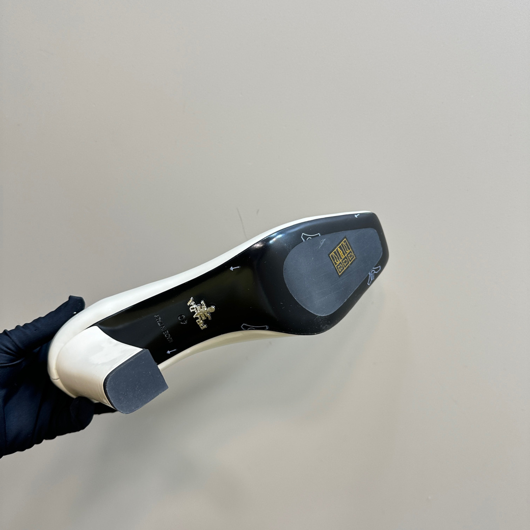 高仿Prada*1I837M方頭粗跟高踭鞋8.5CM漆皮白色免檢版