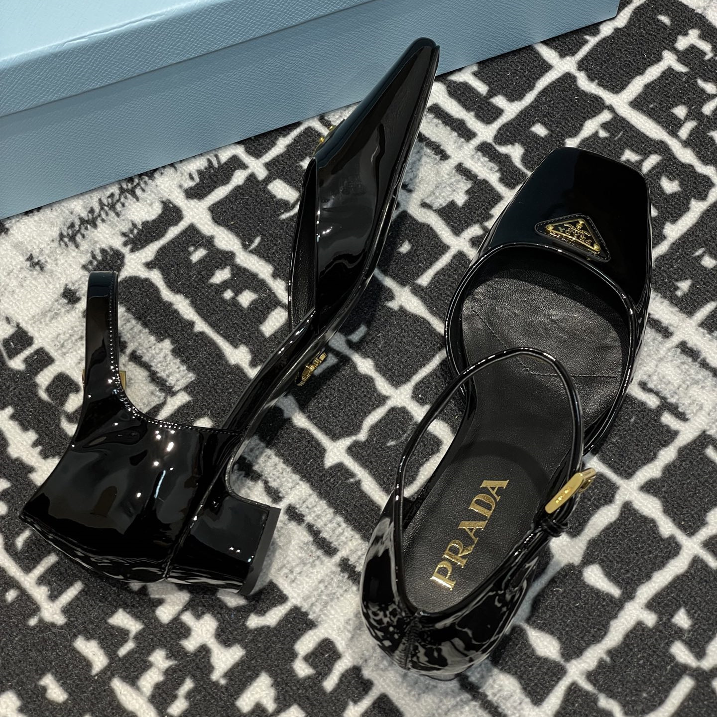 高仿Prada*1l601N方頭粗跟涼鞋3.5CM黑色免檢版