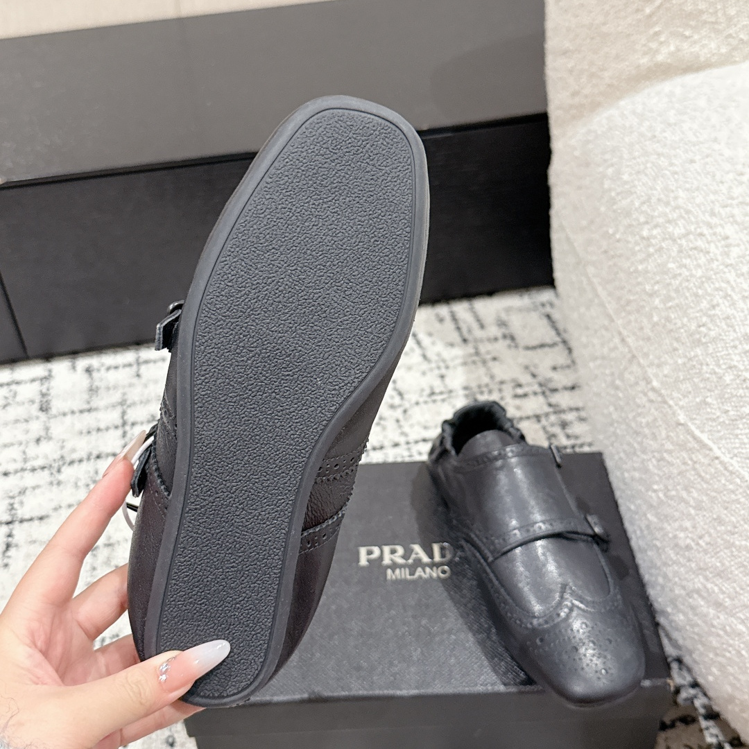 高仿Prada*2EG469A小牛皮懶人鞋黑色免檢版