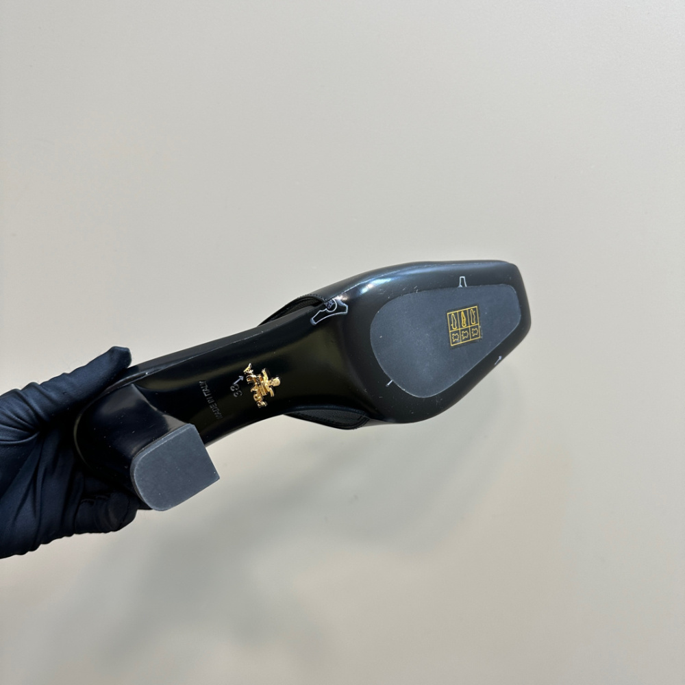 高仿Prada*1I838M方頭粗踭露跟鞋8.5CM小牛皮黑色免檢版