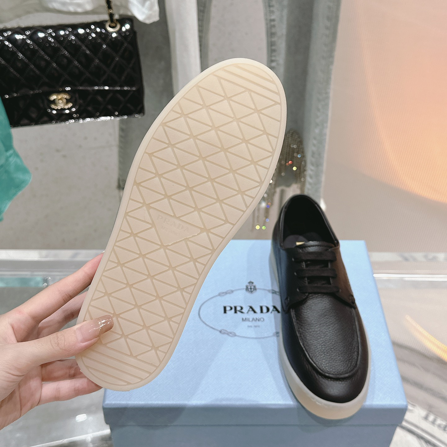 高仿Prada*2EE397A男女同款復古商務鞋黑色免檢版
