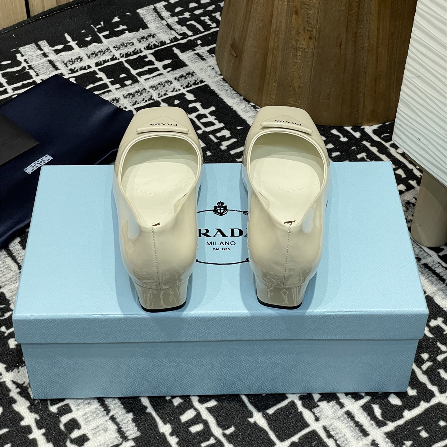 高仿Prada*1l628B方頭粗跟單鞋3.5CM白色免檢版