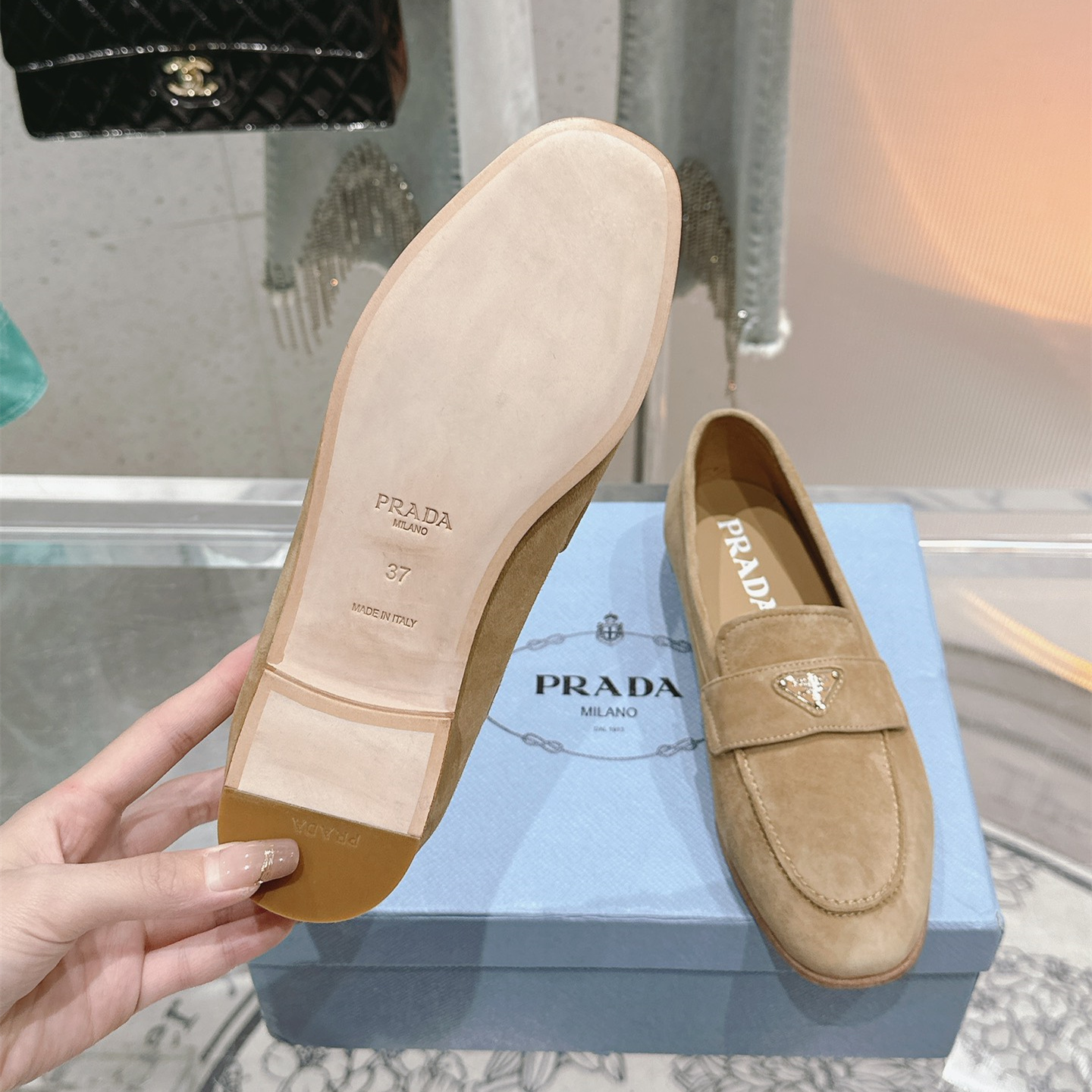 高仿Prada*1D468C薄款女士商務鞋小牛皮沙色免檢版