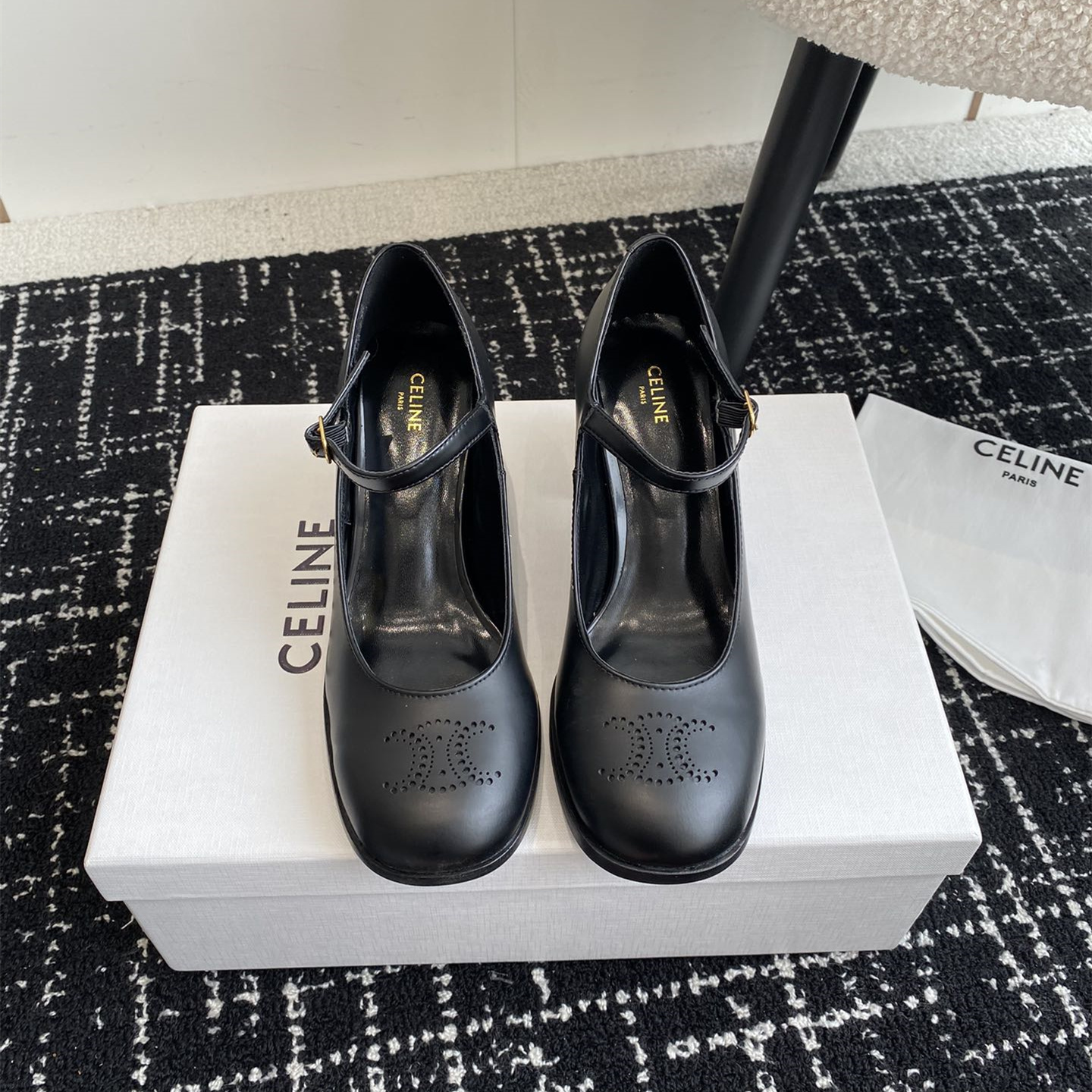 高仿Celine*360314583穿孔LOGO瑪麗珍鞋小牛皮黑色6.5CM免檢版