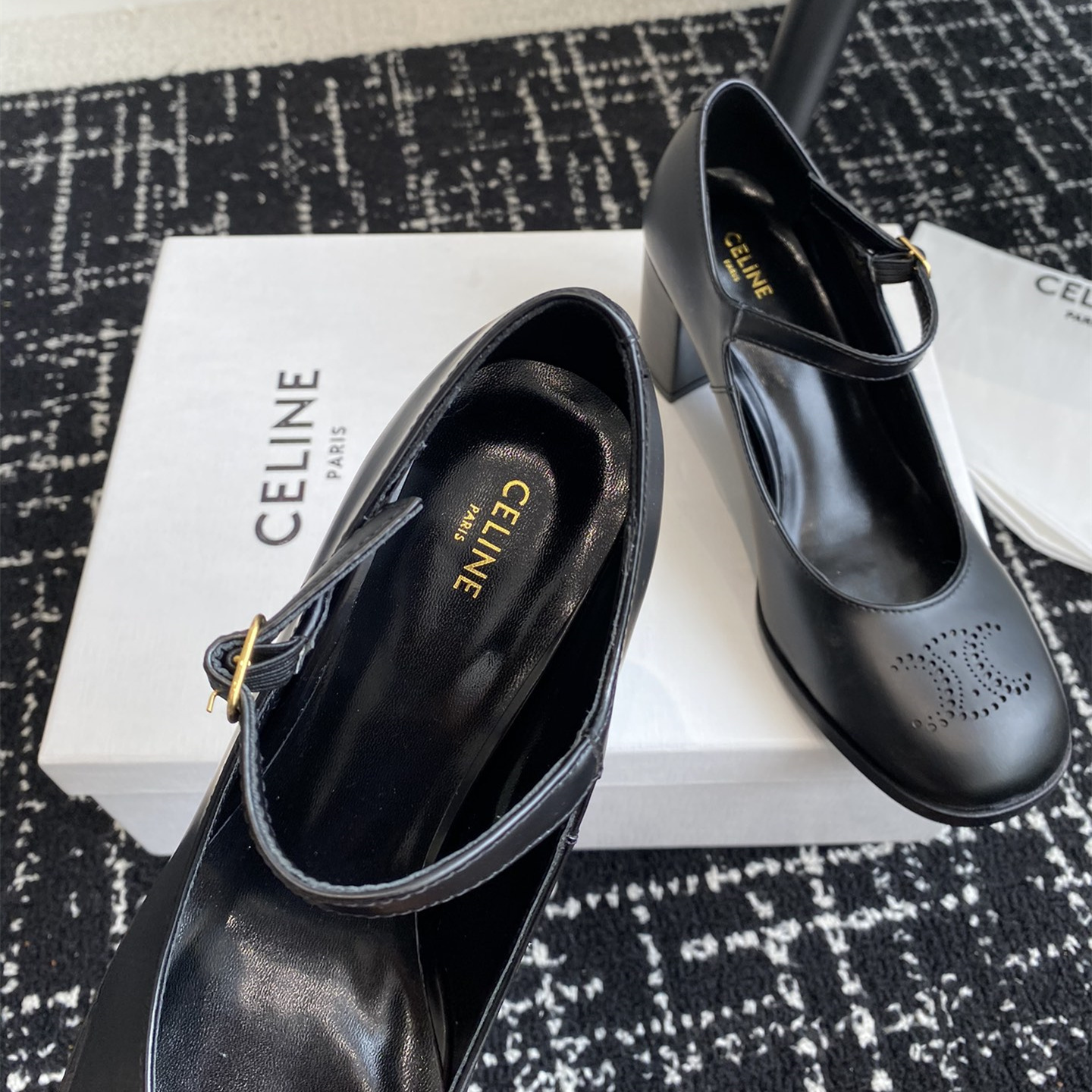 高仿Celine*360314583穿孔LOGO瑪麗珍鞋小牛皮黑色6.5CM免檢版