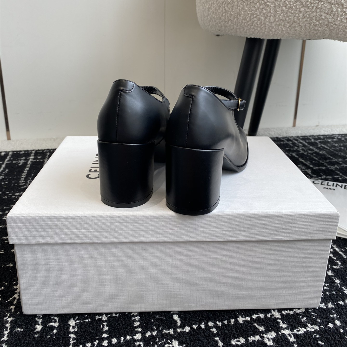高仿Celine*360314583穿孔LOGO瑪麗珍鞋小牛皮黑色6.5CM免檢版