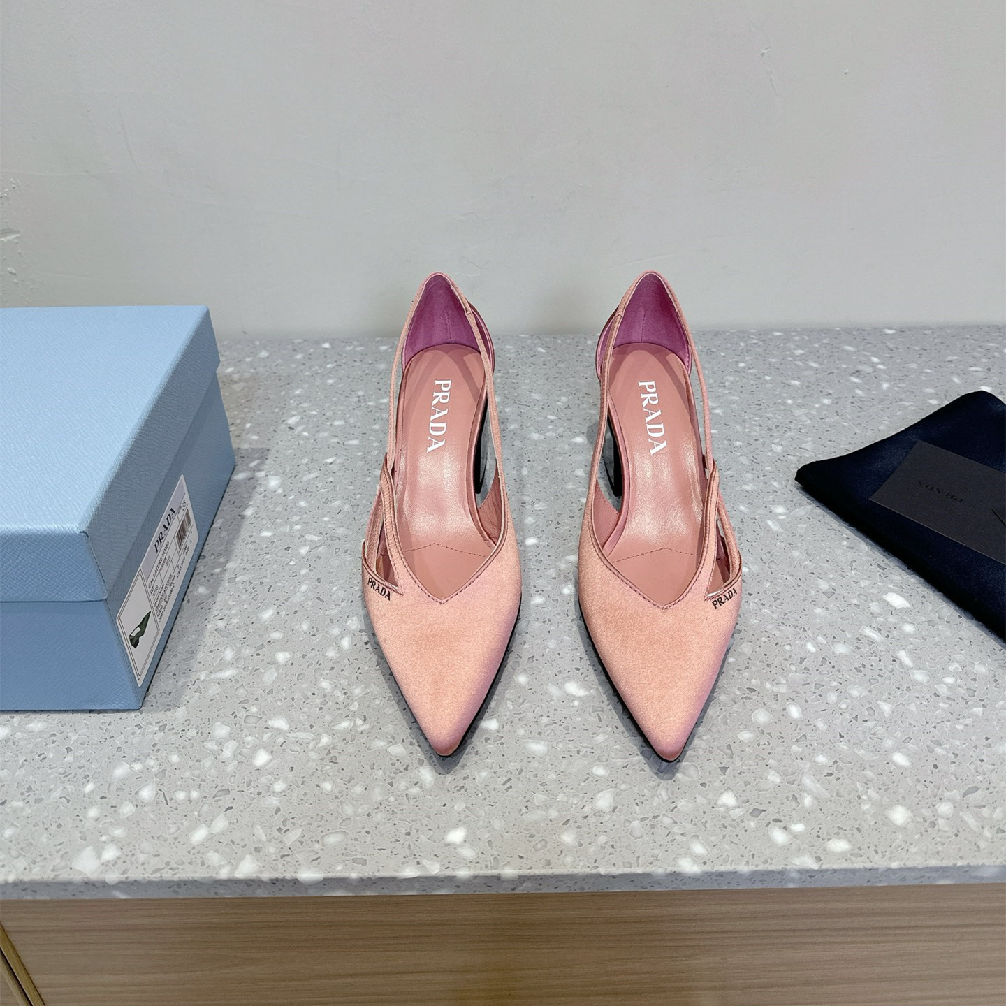 高仿Prada*1I747A尖頭粗跟高踭鞋5.5CM緞面粉色免檢版