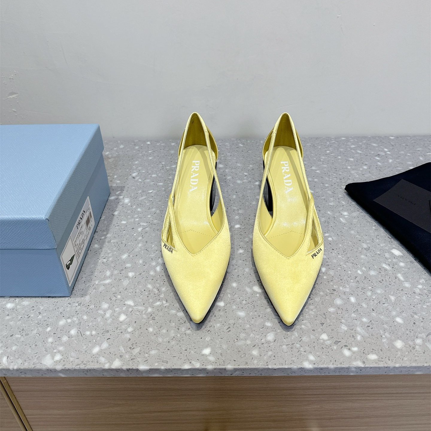 高仿Prada*1I747D尖頭粗跟高踭鞋5.5CM緞面黃色免檢版