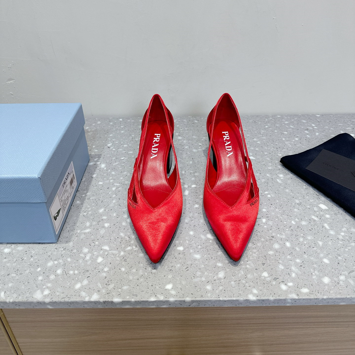 高仿Prada*1I747C尖頭粗跟高踭鞋5.5CM緞面紅色免檢版