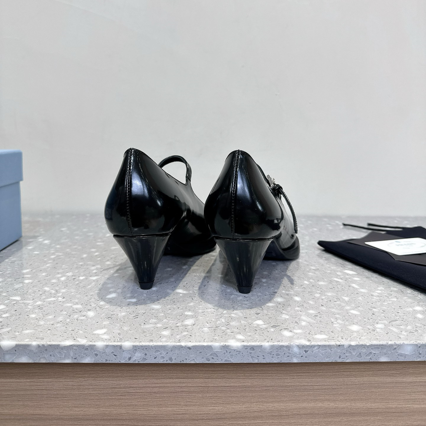 高仿Prada*1I751N尖頭錐形跟高踭鞋5.5CM黑色免檢版