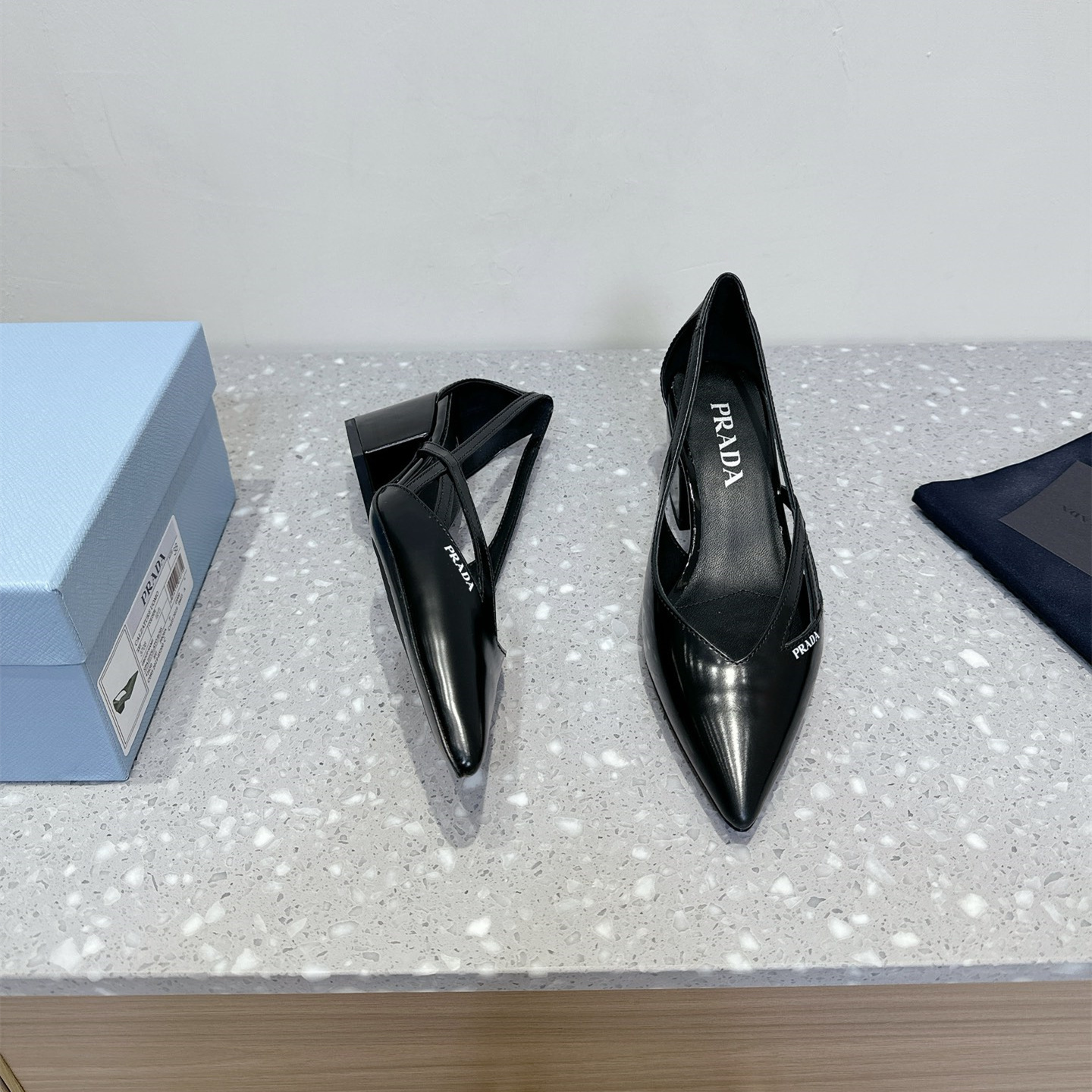高仿Prada*1I747N尖頭粗跟高踭鞋5.5CM黑色免檢版