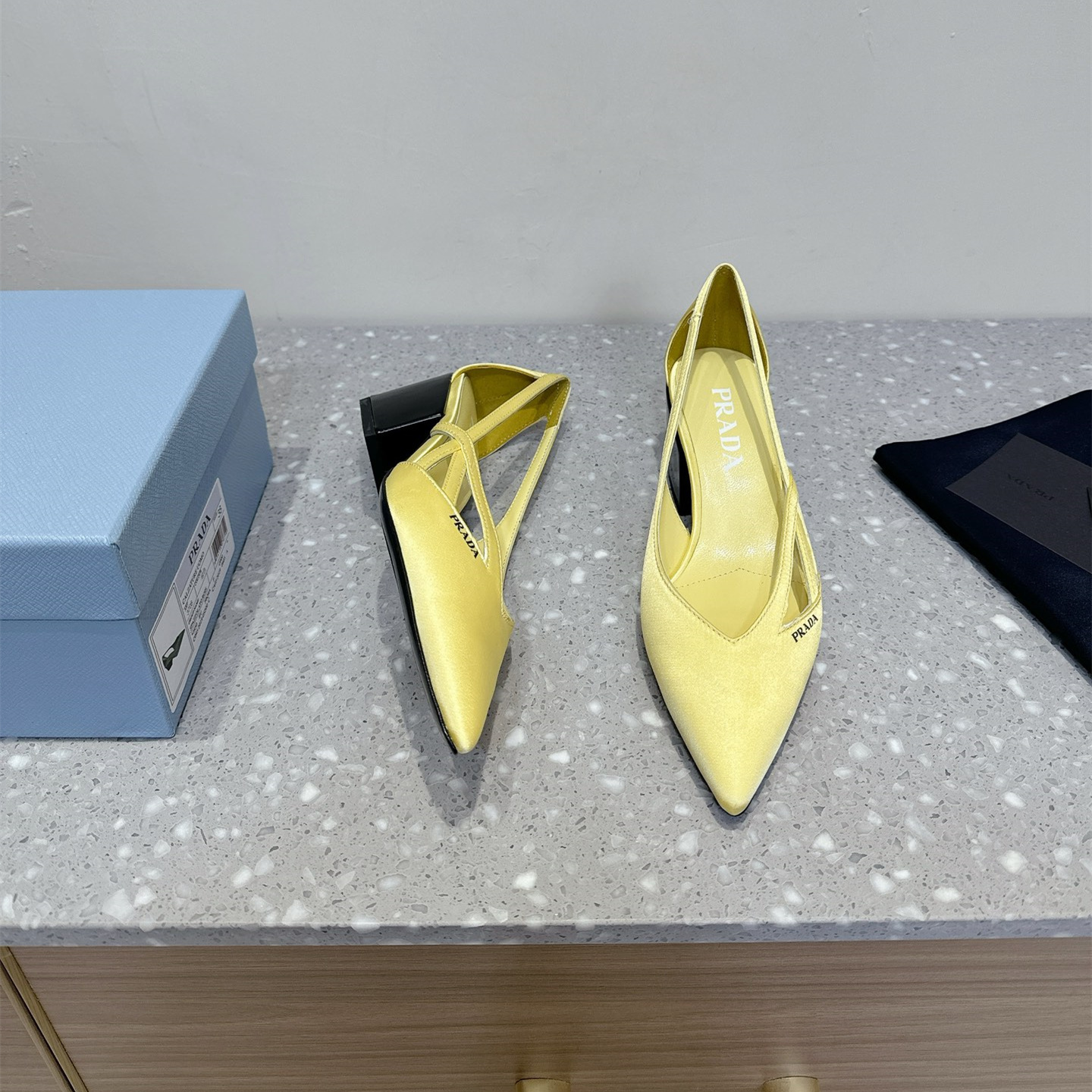 高仿Prada*1I747D尖頭粗跟高踭鞋5.5CM緞面黃色免檢版