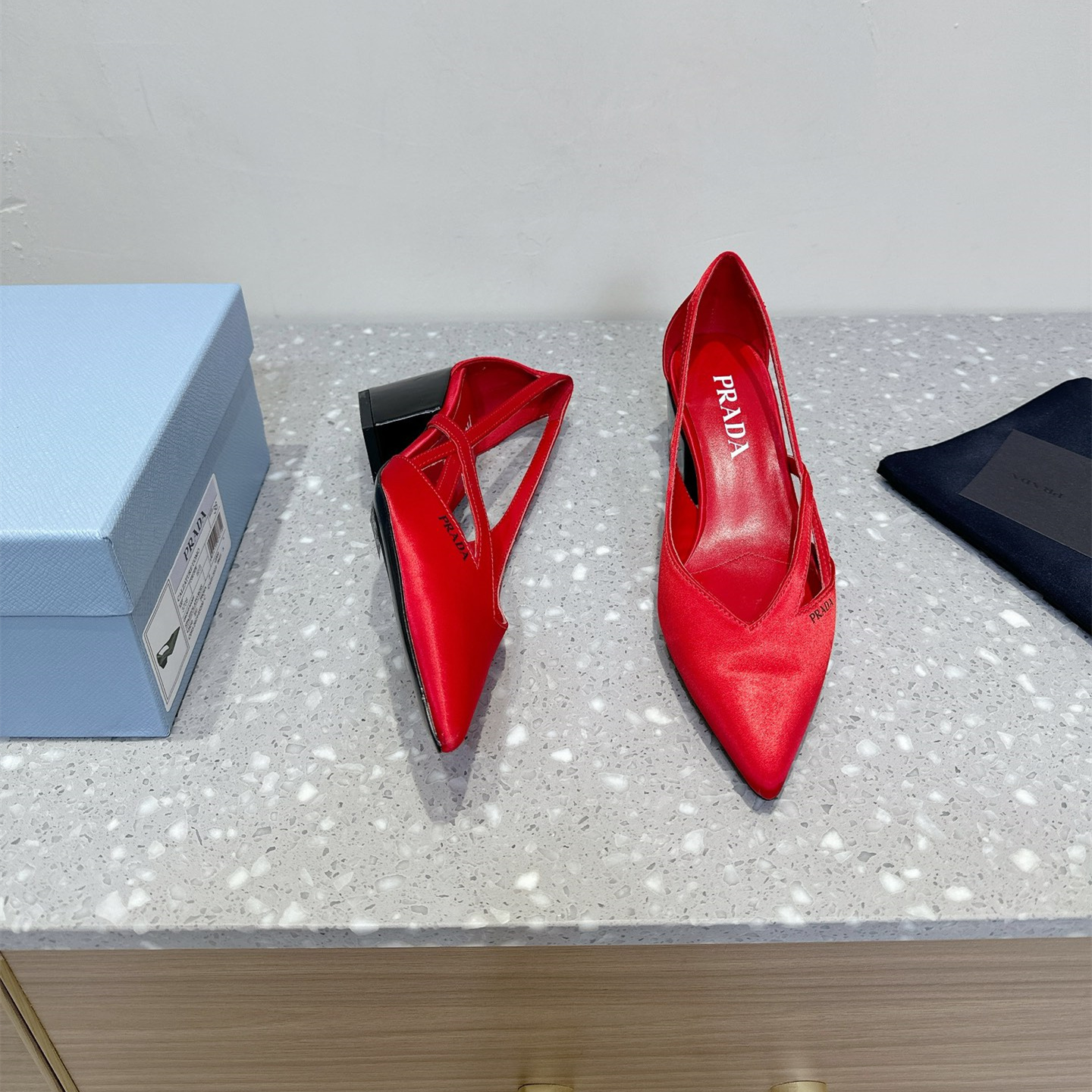 高仿Prada*1I747C尖頭粗跟高踭鞋5.5CM緞面紅色免檢版
