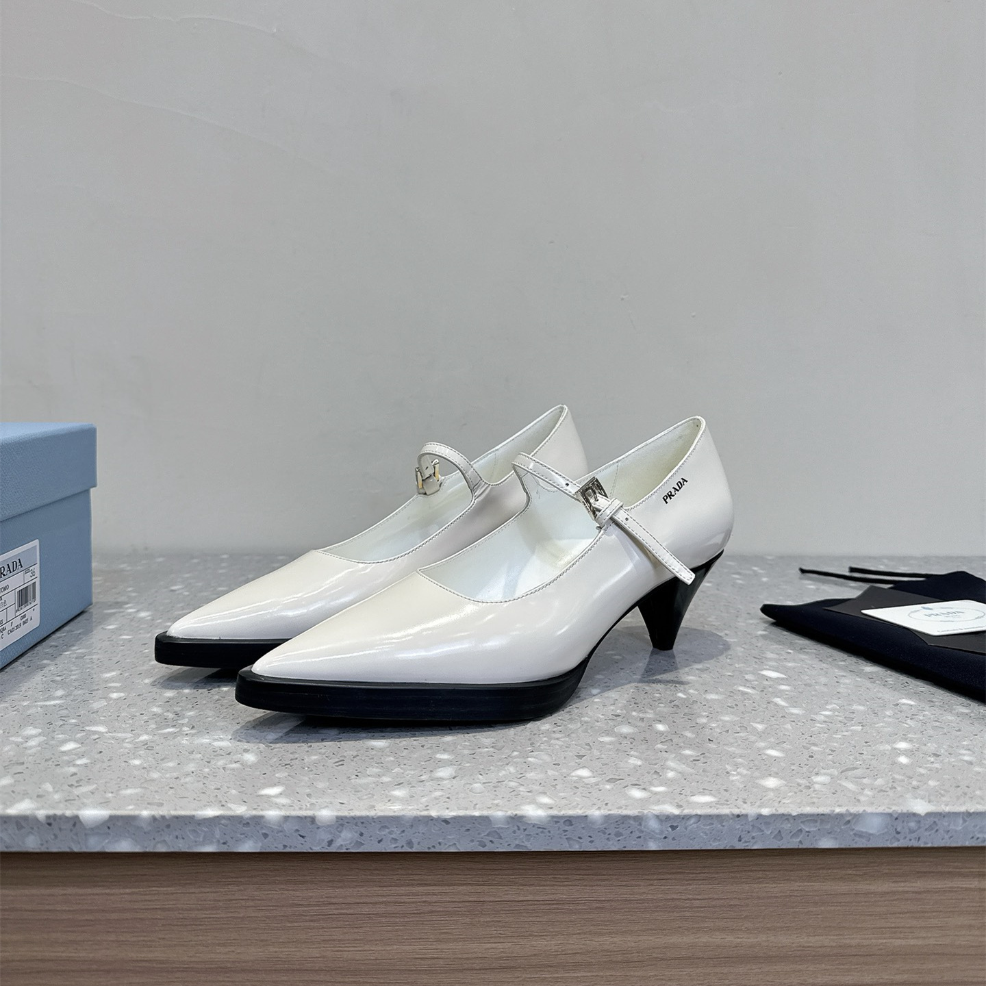 高仿Prada*1I751M尖頭錐形跟高踭鞋5.5CM白色免檢版
