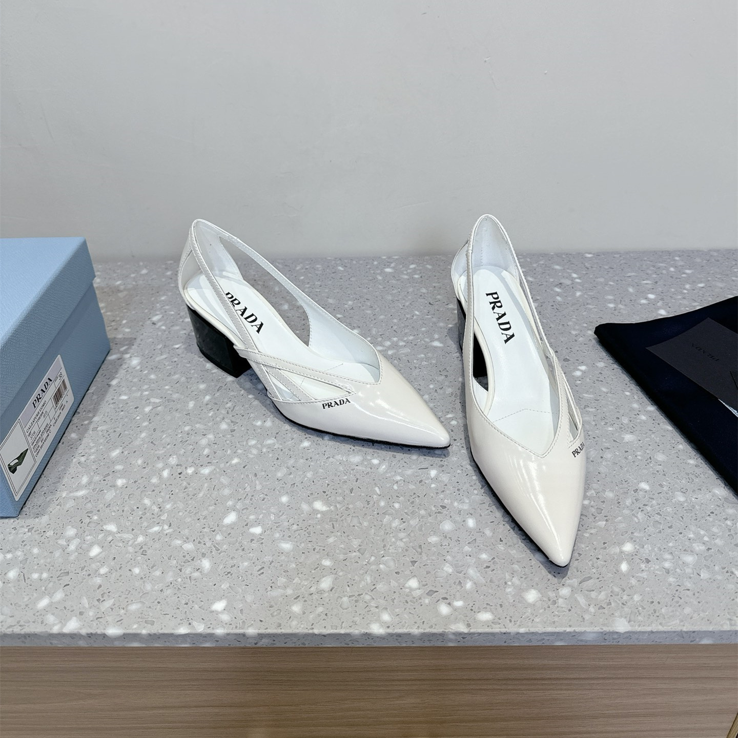 高仿Prada*1I747M尖頭粗跟高踭鞋5.5CM白色免檢版