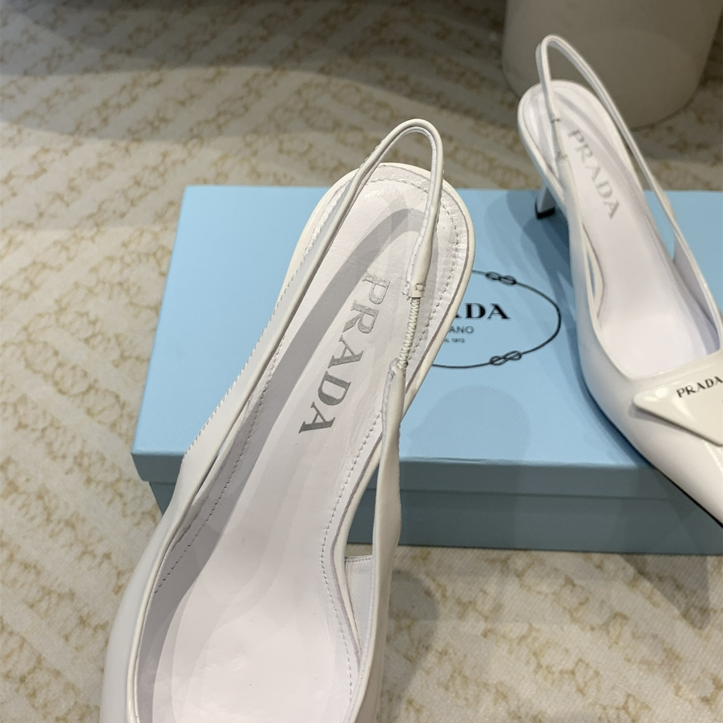 高仿Prada*1I901A露跟印花徽標高跟鞋7.5CM白色免檢版