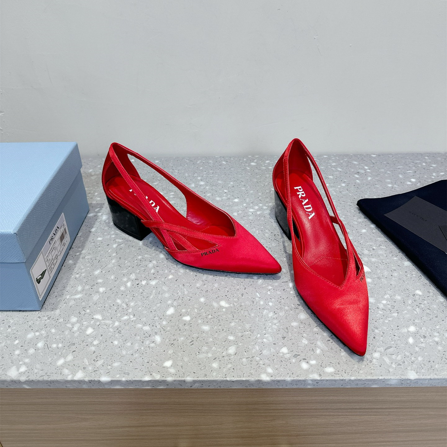 高仿Prada*1I747C尖頭粗跟高踭鞋5.5CM緞面紅色免檢版