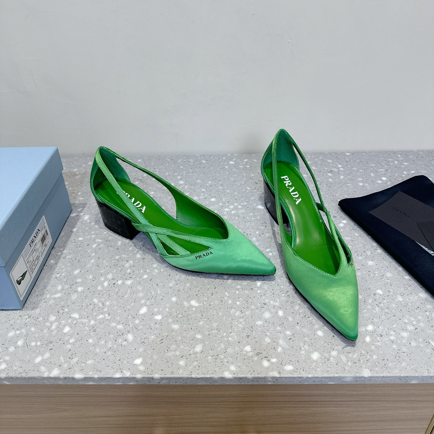 高仿Prada*1I747B尖頭粗跟高踭鞋5.5CM緞面綠色免檢版