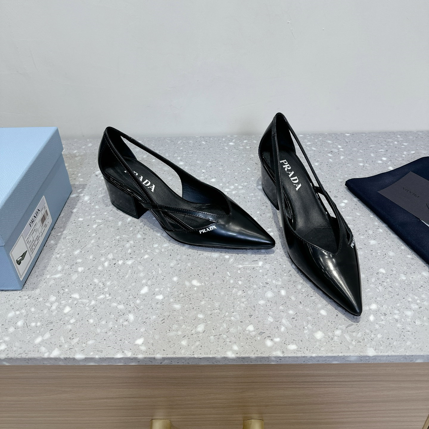 高仿Prada*1I747N尖頭粗跟高踭鞋5.5CM黑色免檢版