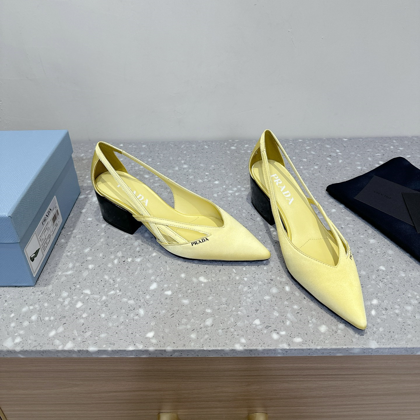 高仿Prada*1I747D尖頭粗跟高踭鞋5.5CM緞面黃色免檢版