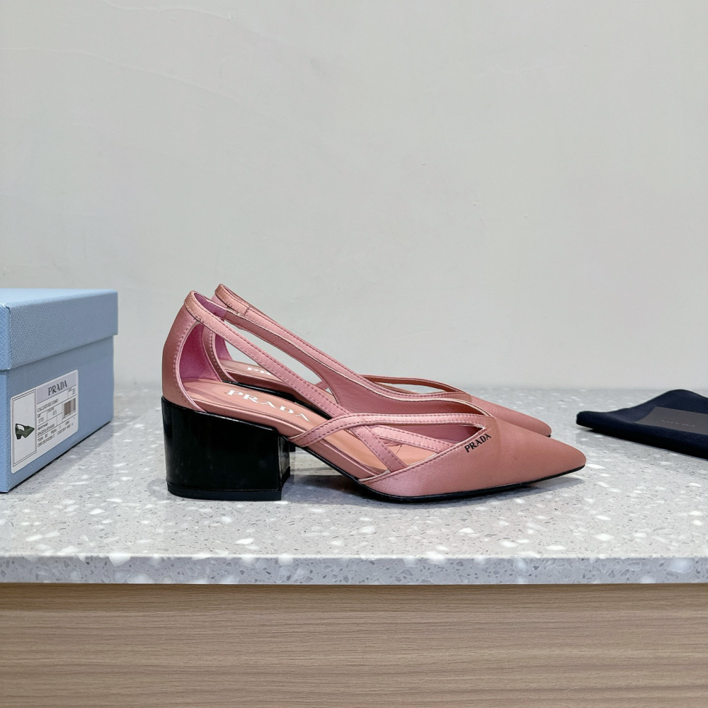 高仿Prada*1I747A尖頭粗跟高踭鞋5.5CM緞面粉色免檢版