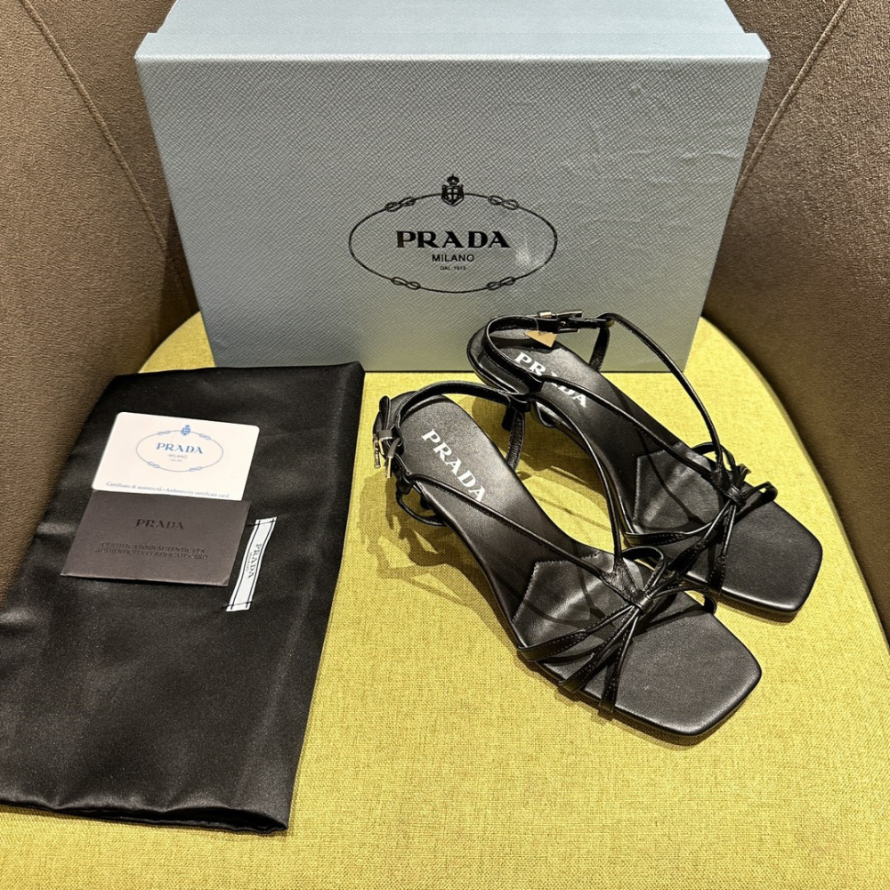 高仿Prada*1X504B方頭一字中踭涼鞋5.5CM黑色免檢版