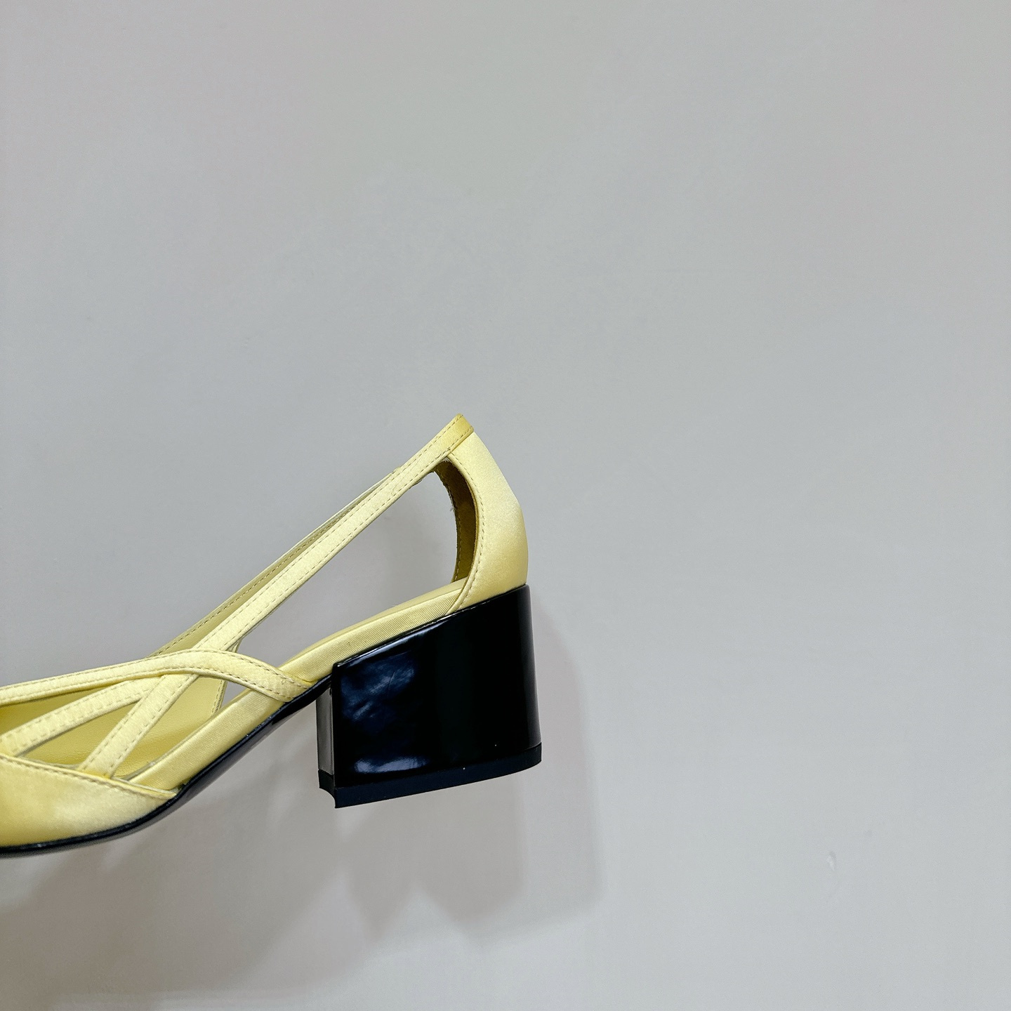 高仿Prada*1I747D尖頭粗跟高踭鞋5.5CM緞面黃色免檢版