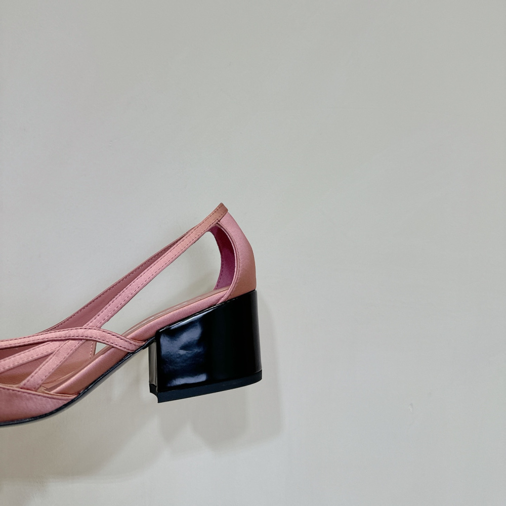 高仿Prada*1I747A尖頭粗跟高踭鞋5.5CM緞面粉色免檢版