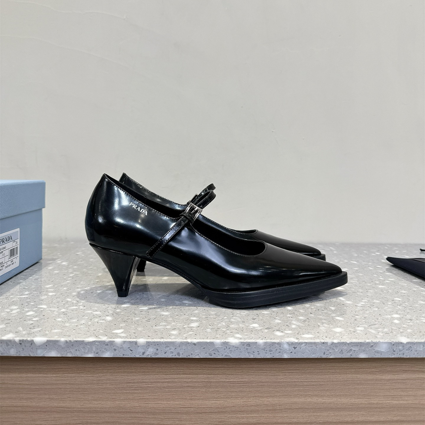 高仿Prada*1I751N尖頭錐形跟高踭鞋5.5CM黑色免檢版
