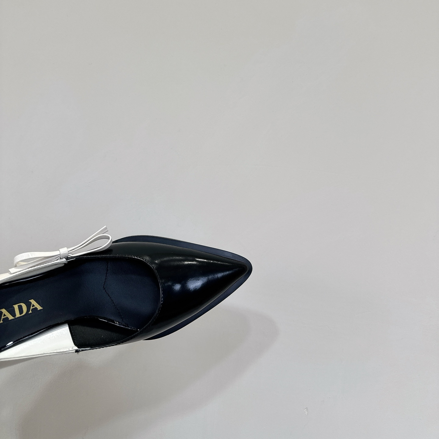 高仿Prada*1I751A尖頭錐形跟高踭鞋5.5CM黑白色免檢版