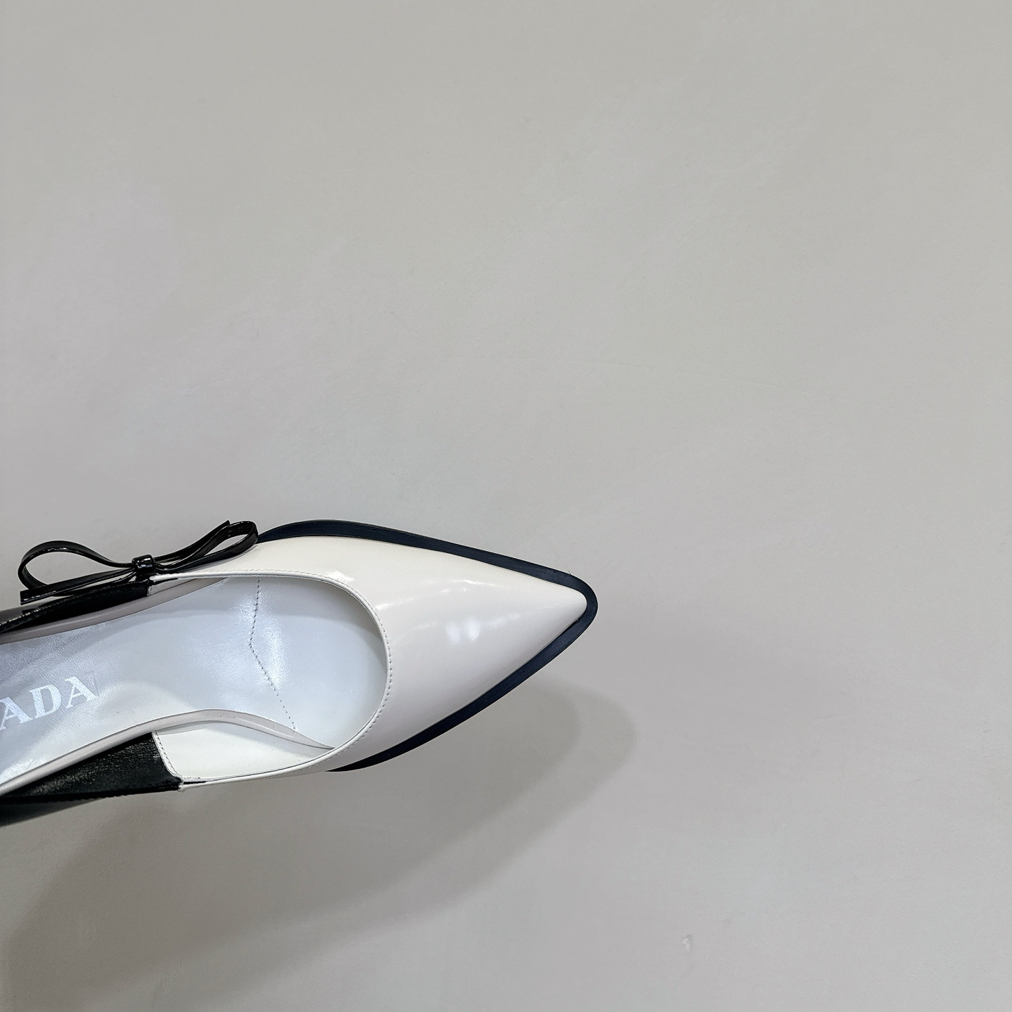 高仿Prada*1I751B尖頭錐形跟高踭鞋5.5CM白黑色免檢版