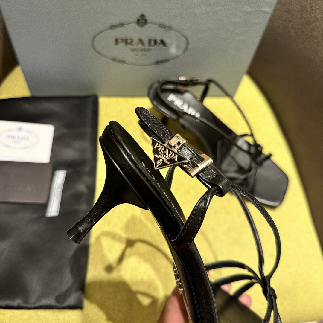 高仿Prada*1X504B方頭一字中踭涼鞋5.5CM黑色免檢版