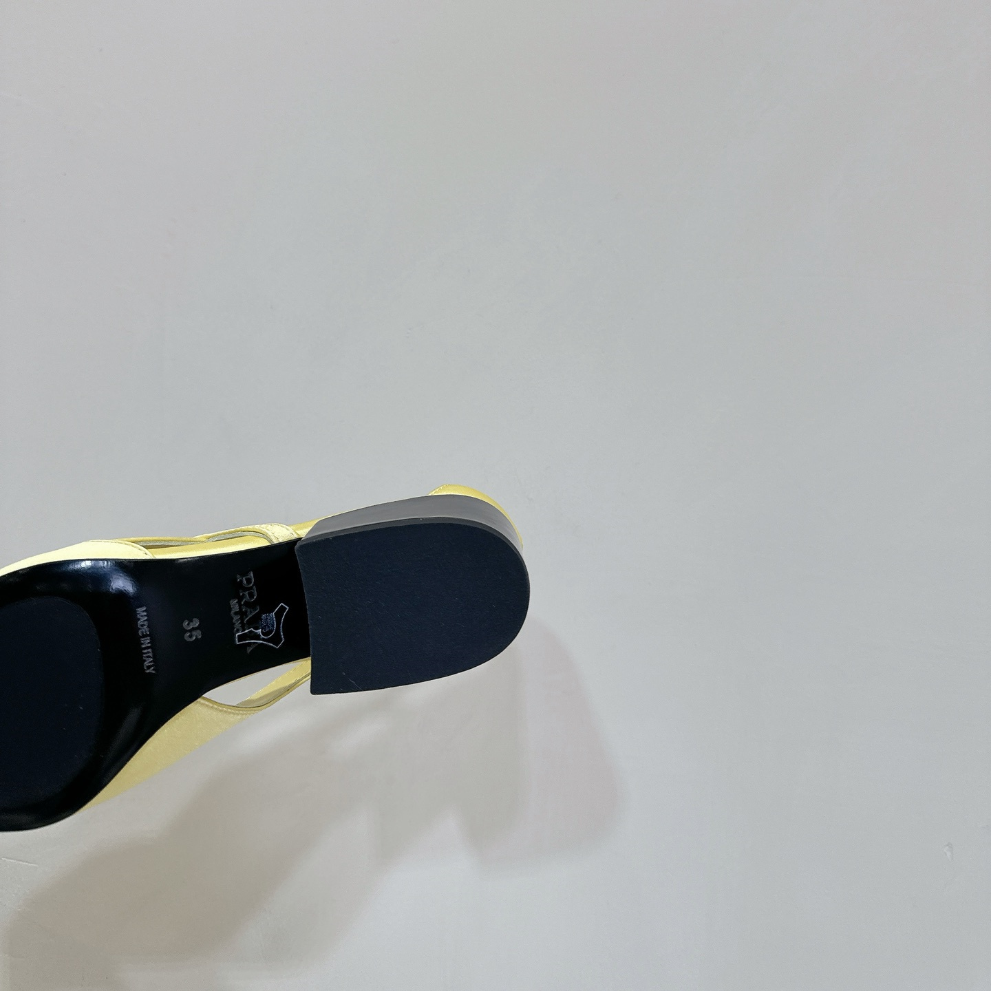 高仿Prada*1I747D尖頭粗跟高踭鞋5.5CM緞面黃色免檢版