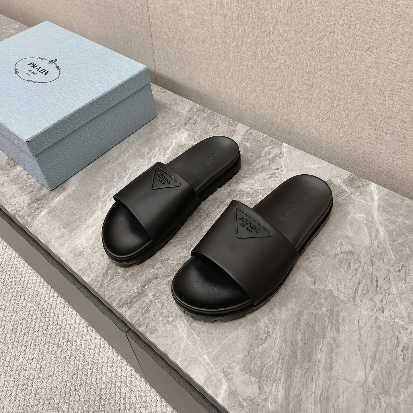 高仿Prada*2X3085N男女同款拖鞋立體字母黑色免檢版