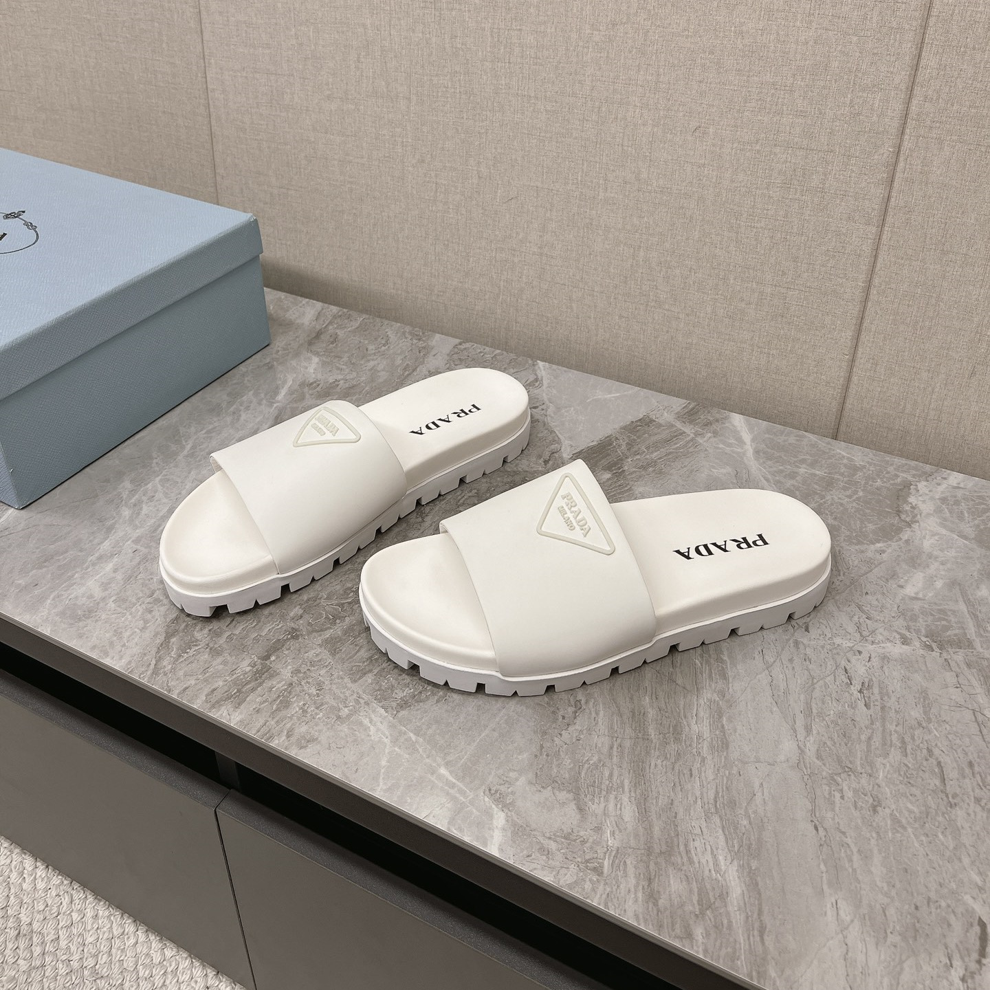 高仿Prada*2X3085M男女同款拖鞋立體字母白色免檢版